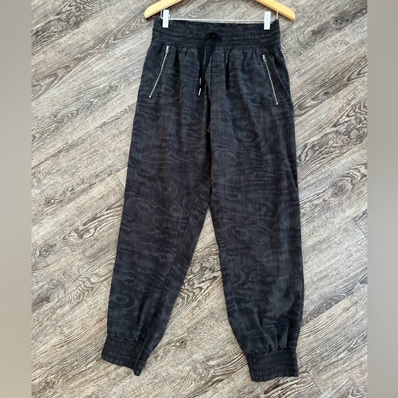 Athleta Camden Printed Jogger in size 6 - Picture 2 of 7